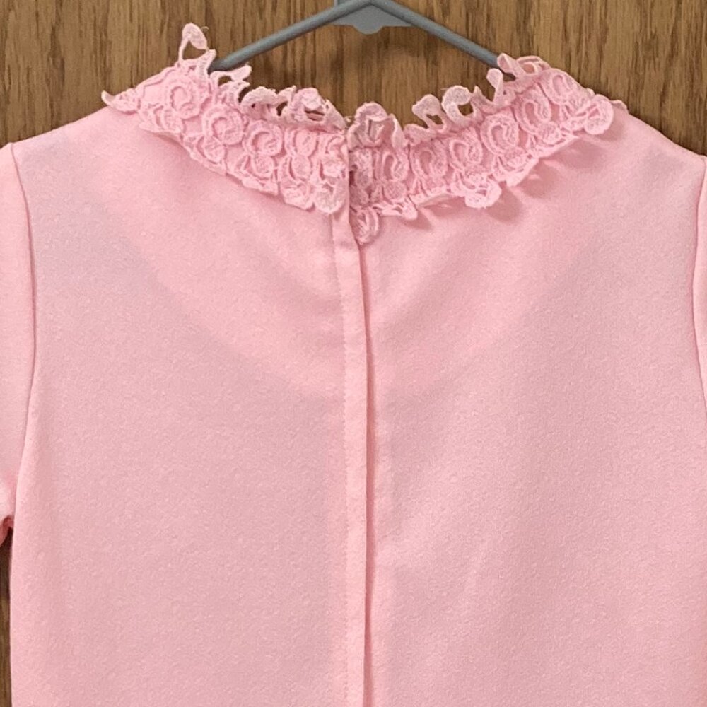 Vintage 1960s Baby Pink Shift Dress with Applique Lace Trim - 6 - Picture 6 of 8
